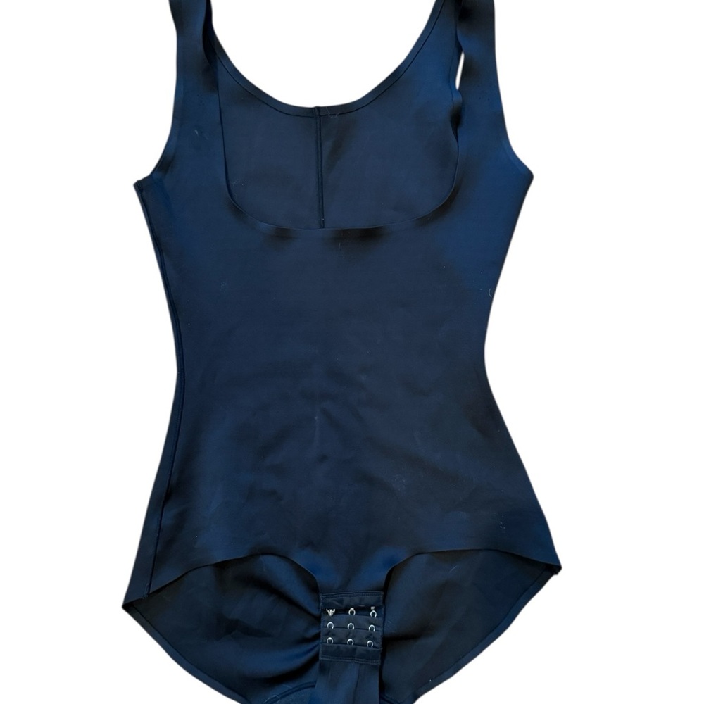 Black Shapewear Bodysuit Women’s Size M Sculpting Tummy Control Scoop Neck